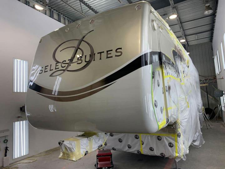 Réparation de toiture pour véhicules récréatifs Granby