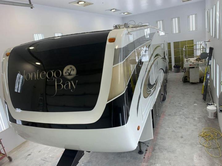 Réparation de toiture pour véhicules récréatifs Granby