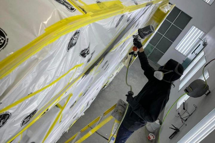 Notre atelier, situé à Granby, est équipé pour proposer un service de qualité en peinture pour véhicules récréatifs.